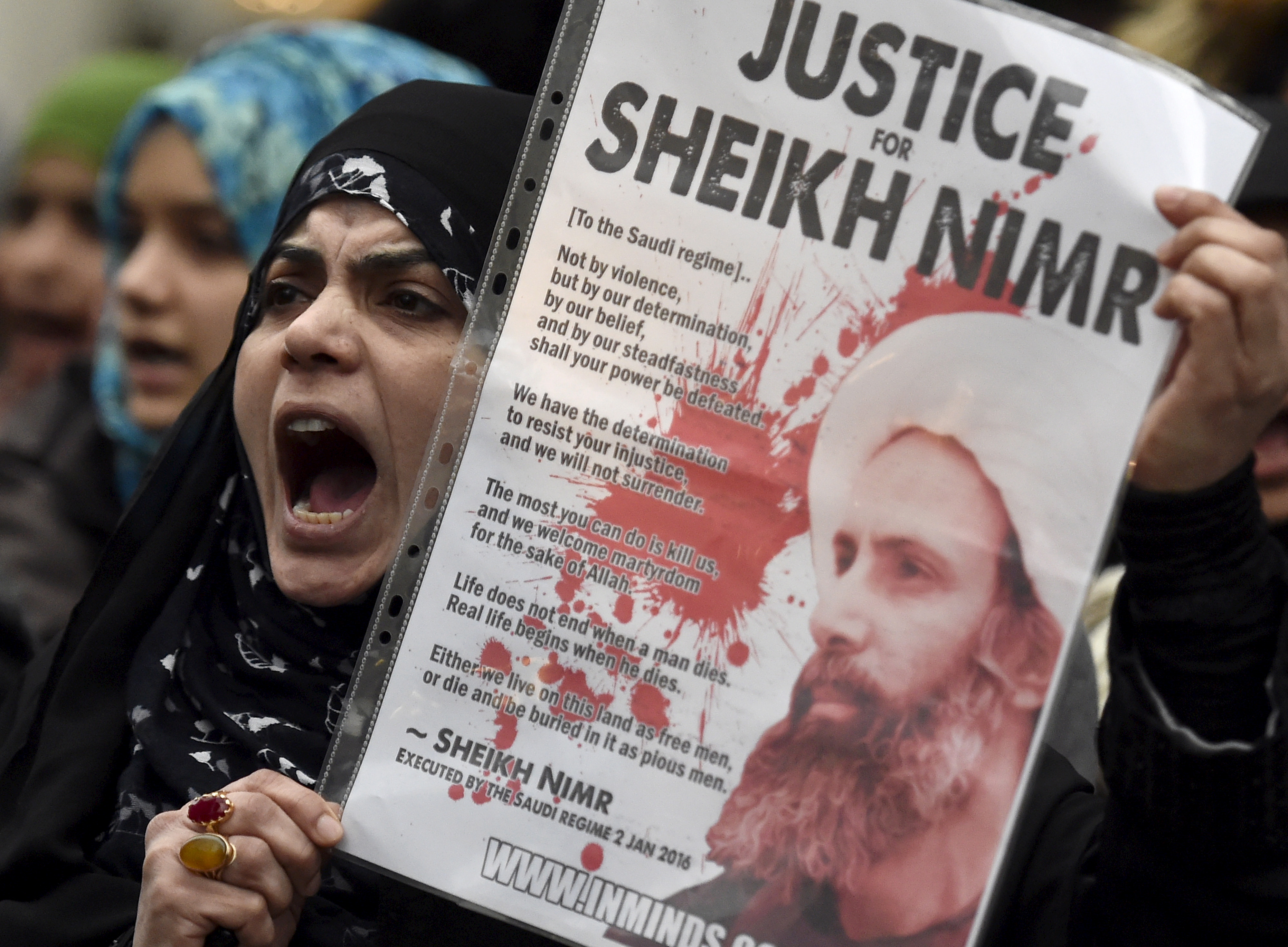 Demonstration outside Saudi Arabian Embassy in London, Jan 3, 2016. protesting execution of Shi'ite cleric Sheikh Nimr al-Nimr in Saudi Arabia. Photo by REUTERS / Toby Melville.