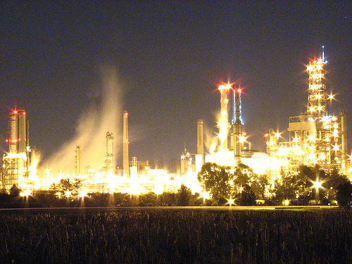 Martinez_refinery_ablaze.jpg